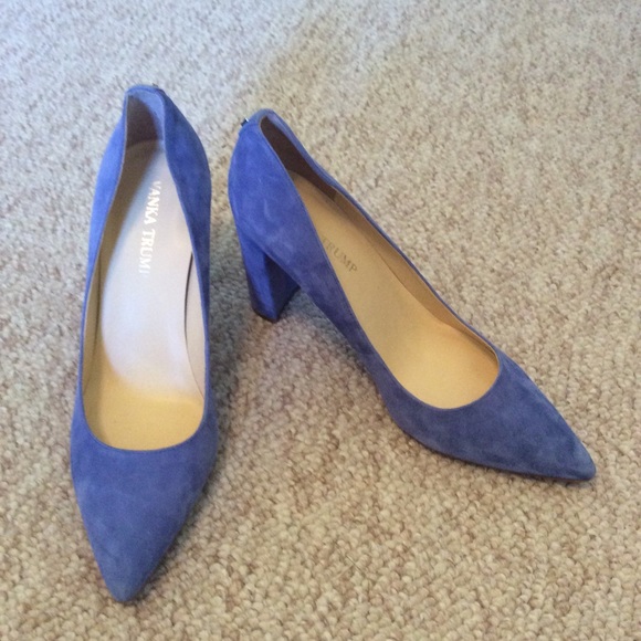 Blue suede pump - Picture 2 of 7